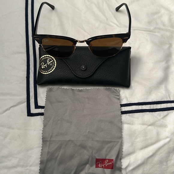 Barely worn Ray bans like new - Picture 2 of 2